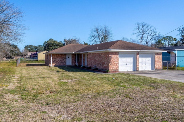 118 Johnson Street - Photo 1