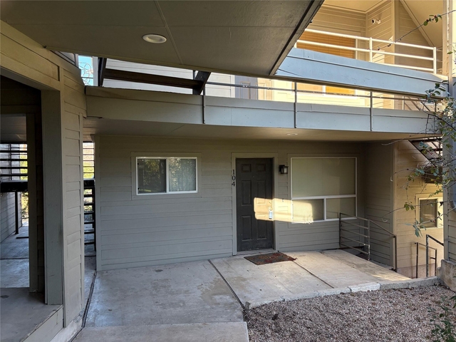 1514 Parker Ln - Photo 1