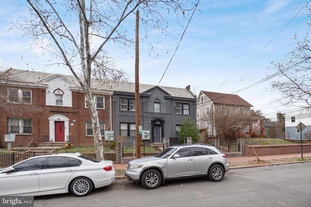 1526 V Street Se - Photo 1