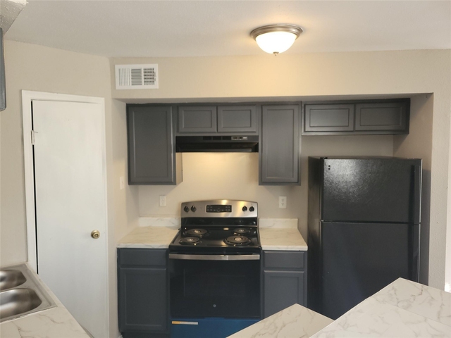7200 W T C Jester Boulevard - Photo 1
