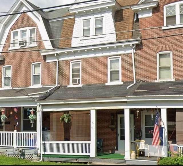 917 Center Street - Photo 1