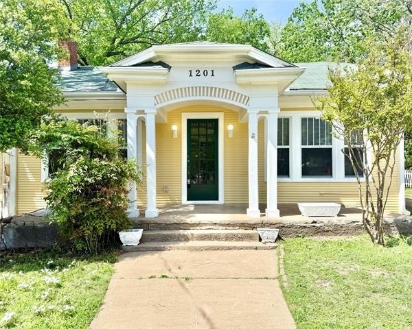 1201 E Lamar Street - Photo 1