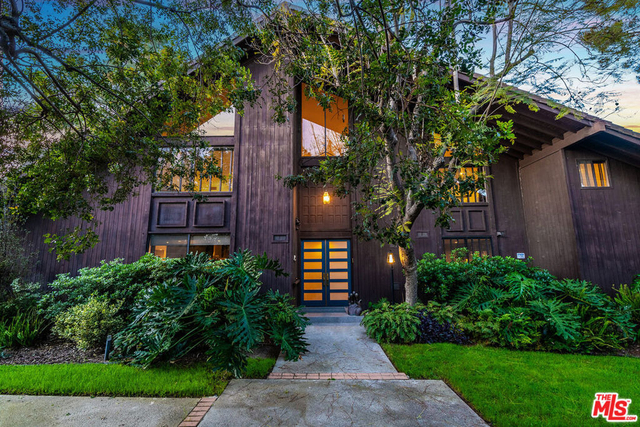 4635 Clybourn Avenue - Photo 1