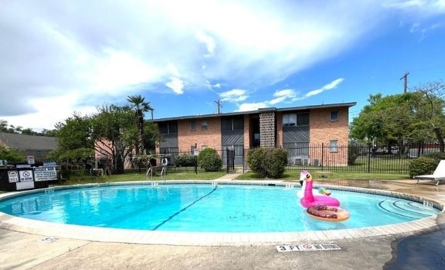 3304 Red River St - Photo 1