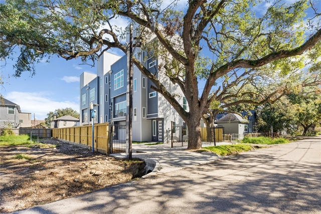 2709 Dennis Street - Photo 1