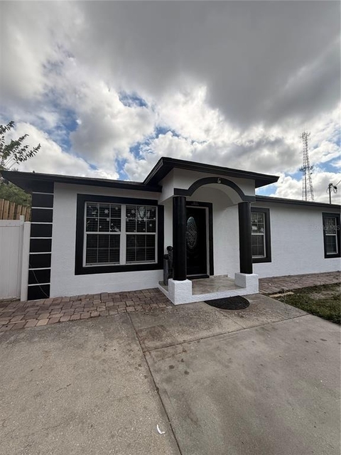 1305 E Louise Avenue - Photo 1