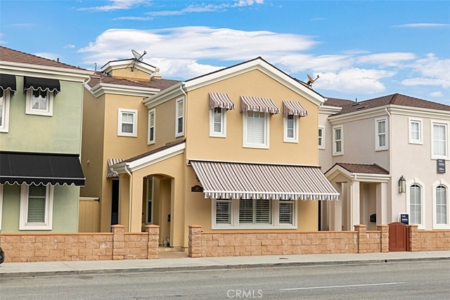 208 E Balboa Boulevard - Photo 1