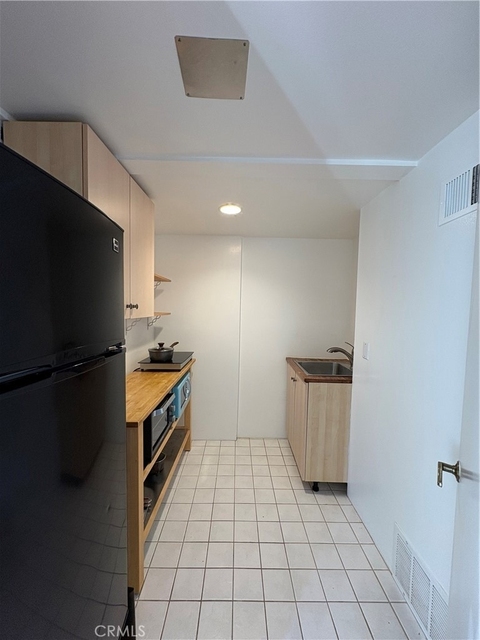 1033 Eastman Way - Photo 1