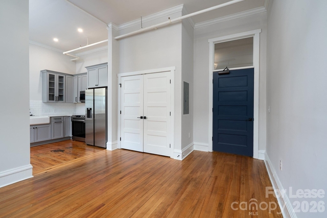 52 Union Street S - Photo 1