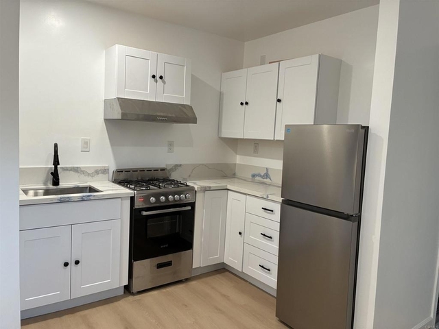 586 Del Mar Ave #b - Photo 1