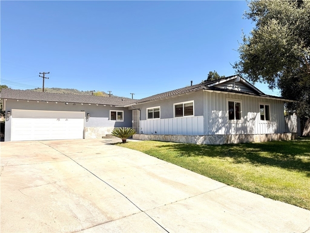 1429 Underhill - Photo 1