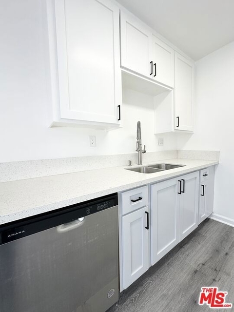 6795 N Paramount Boulevard - Photo 1