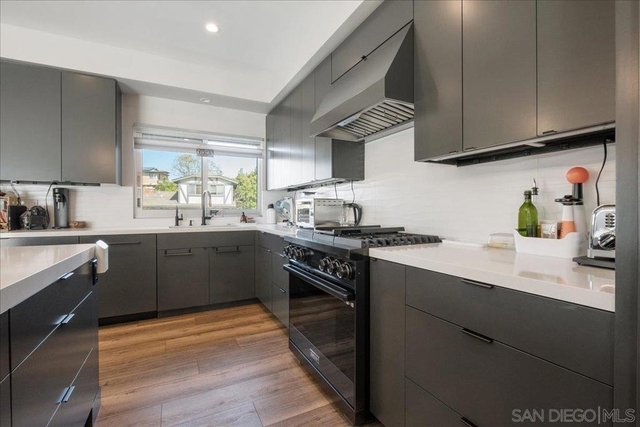 3075 Briand Ave - Photo 1