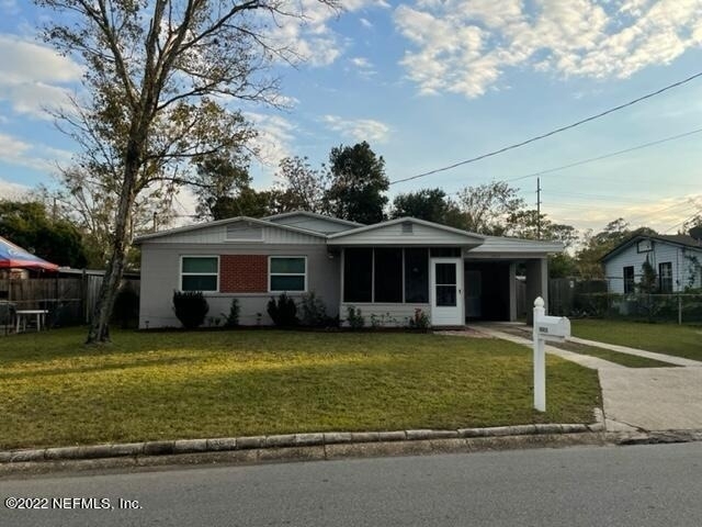 10412 Skycrest Drive N - Photo 1