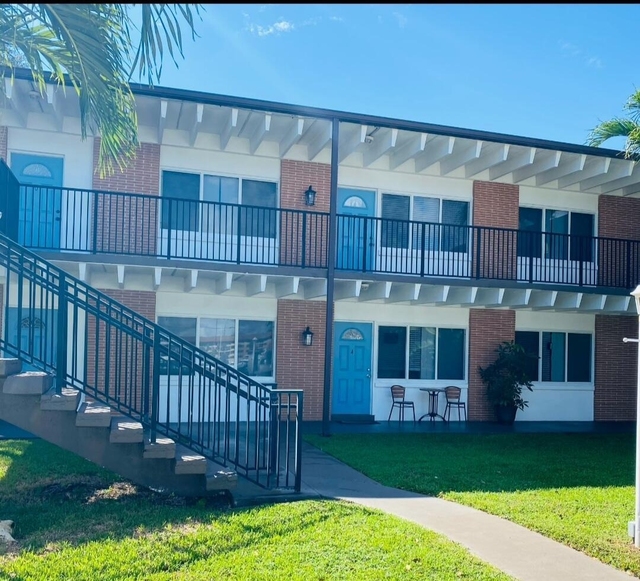 124 Yacht Club Drive - Photo 1