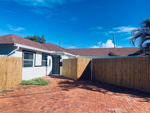615 Ne 2nd Avenue - Photo 1