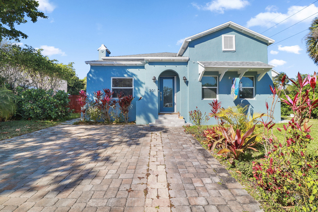 301 Hawthorne Drive - Photo 1