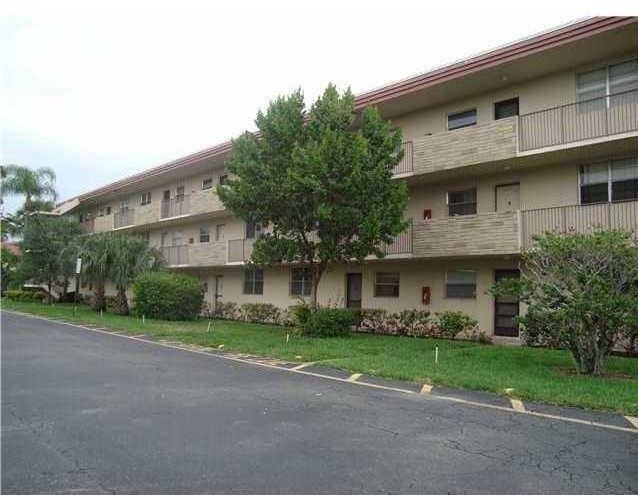3900 Nw 76th Avenue - Photo 1