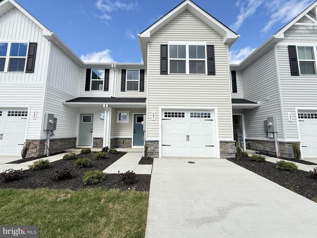 647 Laurelwood Circle - Photo 1