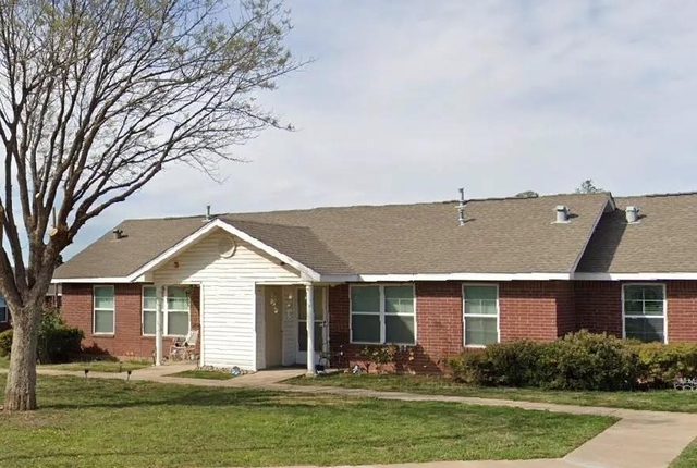 2250 W 15th St - Photo 1