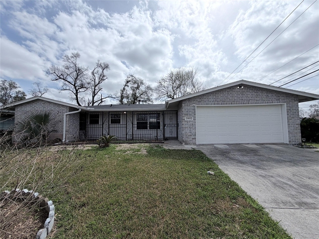 5902 Willow Glen Drive - Photo 1