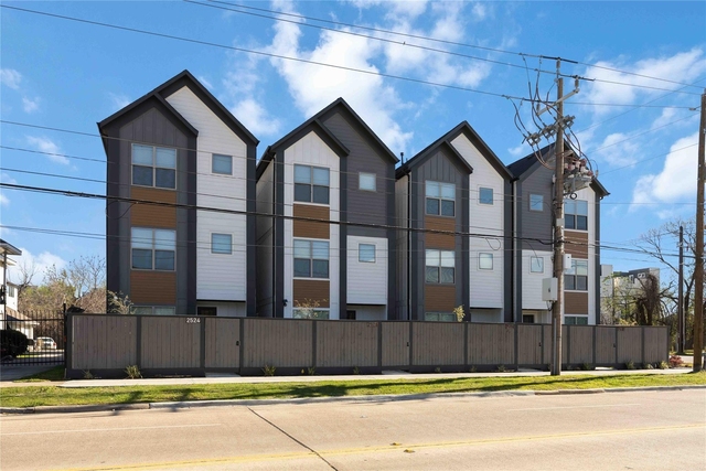 2528 Live Oak Street - Photo 1