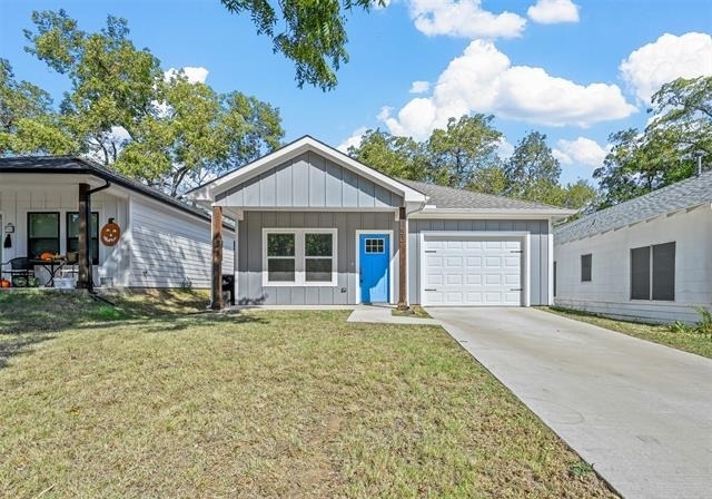 208 D Street - Photo 1