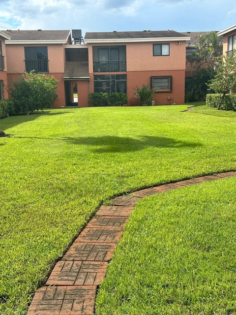 50 Se 12th Street - Photo 1