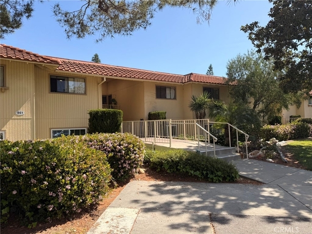 861 Ronda Mendoza - Photo 1