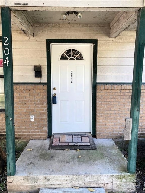 204 Hall St - Photo 1