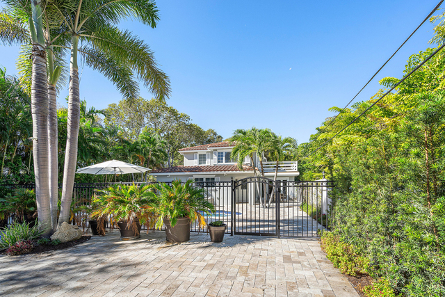 820 Palm Trail - Photo 1