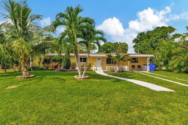 925 Ne 25th Avenue - Photo 1