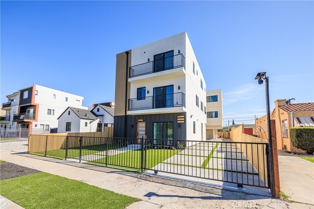 2426 S West View Street - Photo 1