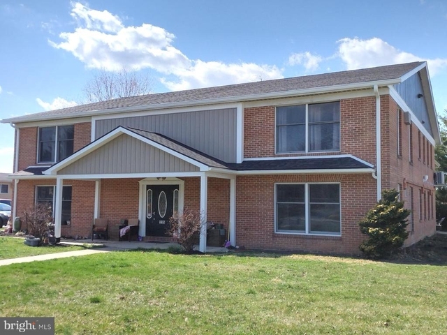 235 S Ridge Avenue - Photo 1