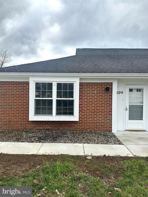 109 Franklin Drive - Photo 1