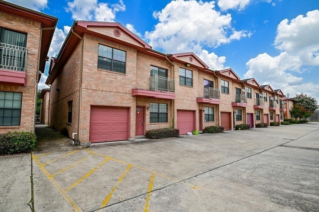 9400 Bellaire Boulevard - Photo 1