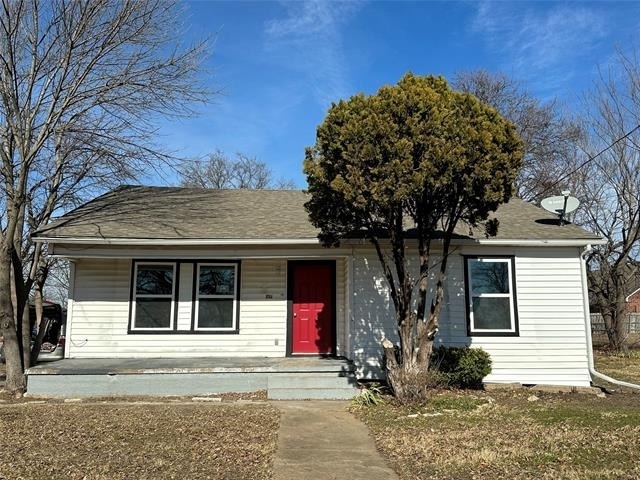 717 E Lamberth Road - Photo 1