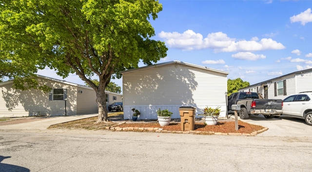 4905 Ne 2nd Way - Photo 1