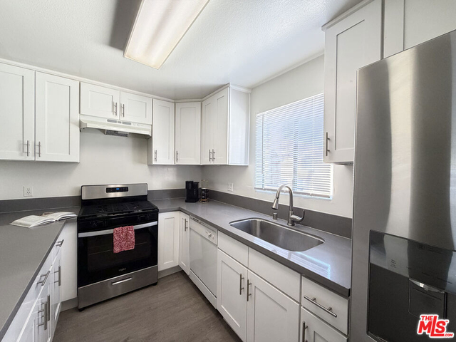 326 S Manhattan Place - Photo 1