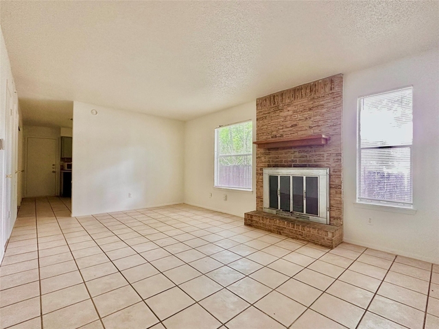 1322 Southport Dr - Photo 1