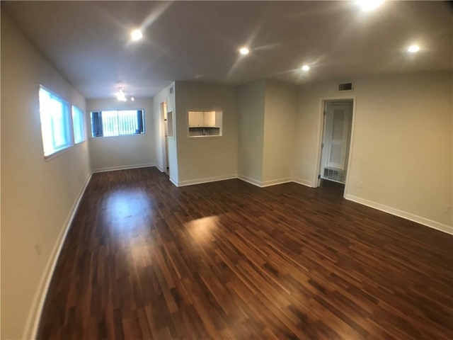 706 W 34th St - Photo 1