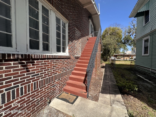 231 W 10th Street - Photo 1