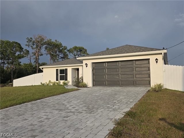 4421 Ne 15th Place - Photo 1