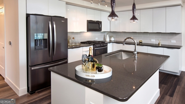 1400 W Peachtree Street - Photo 1