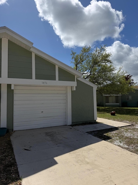 1456 Se Rivergreen Circle - Photo 1