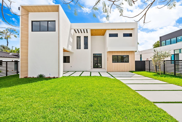 2324 Sw 26th Street - Photo 1