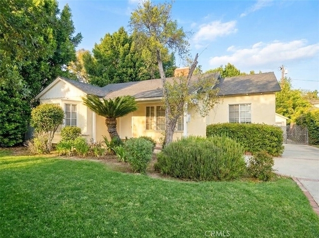4332 Sunnyslope Avenue - Photo 1