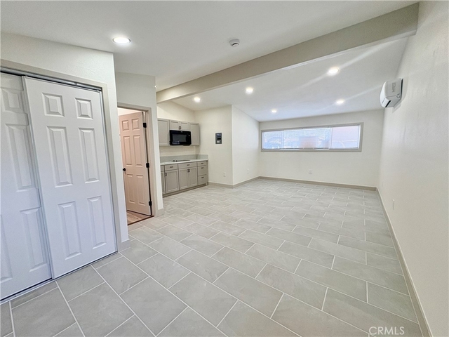 4585 Hawthorne - Photo 1