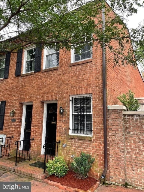 1574 33rd Street Nw - Photo 1