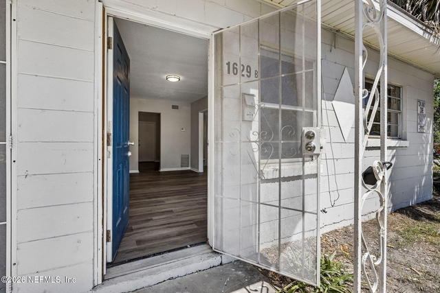 1627 E 9th Street - Photo 1